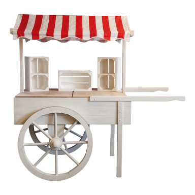 Holz-Wagen mit rot-weißem Sonnenschirm und Verkaufsfläche für Waren.