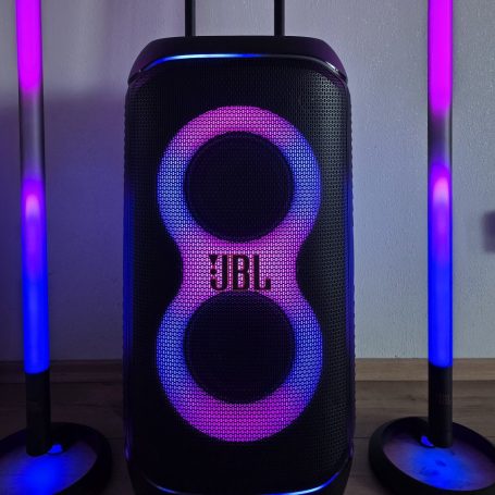 Mixer in Schwarz mit transparentem Behälter und bedienfreundlichen Tasten.